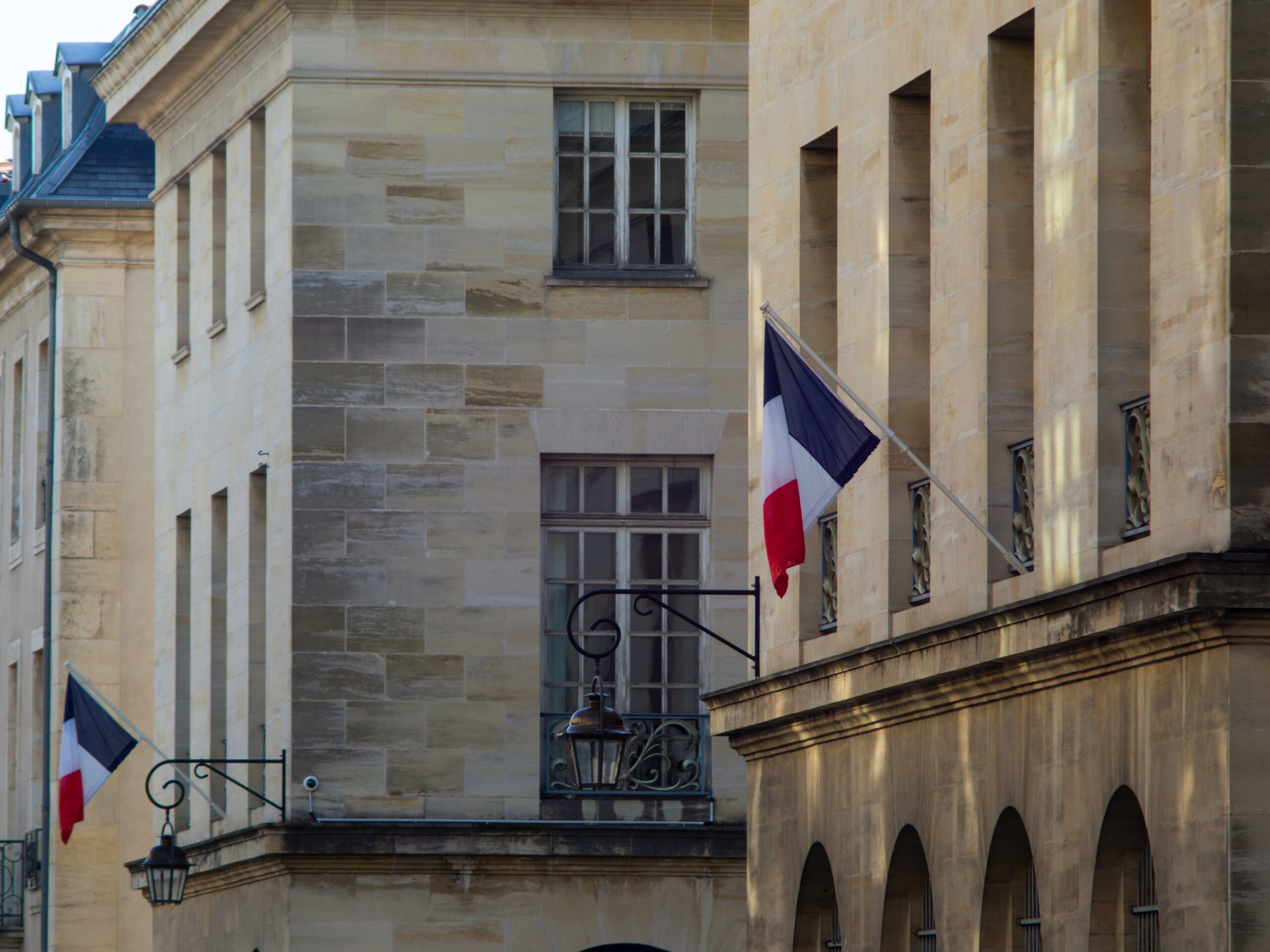 The Difference Between a Buyer's Agent in France and a Selling Agent