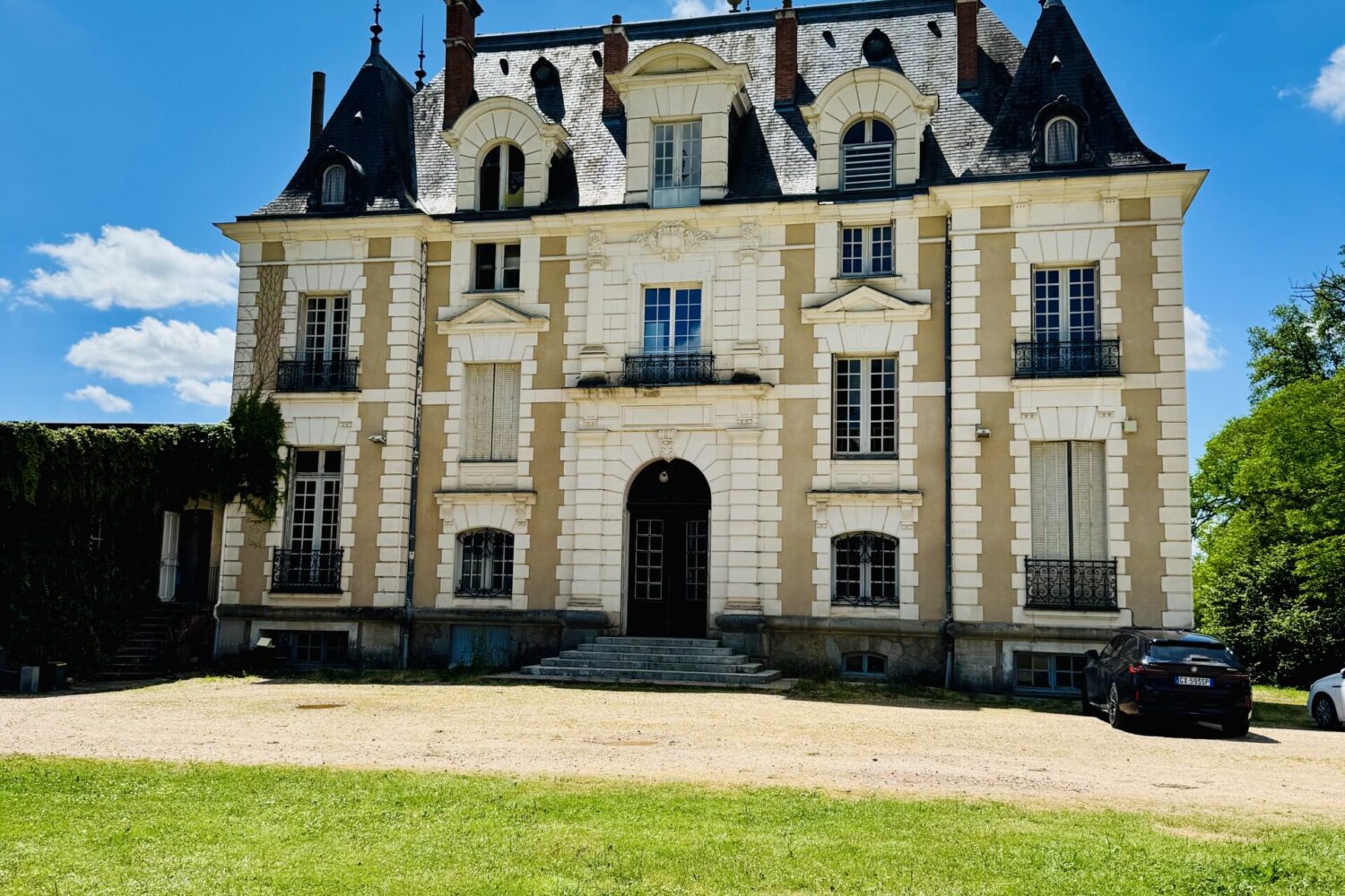 CHATEAU IN BURGUNDY 7 2