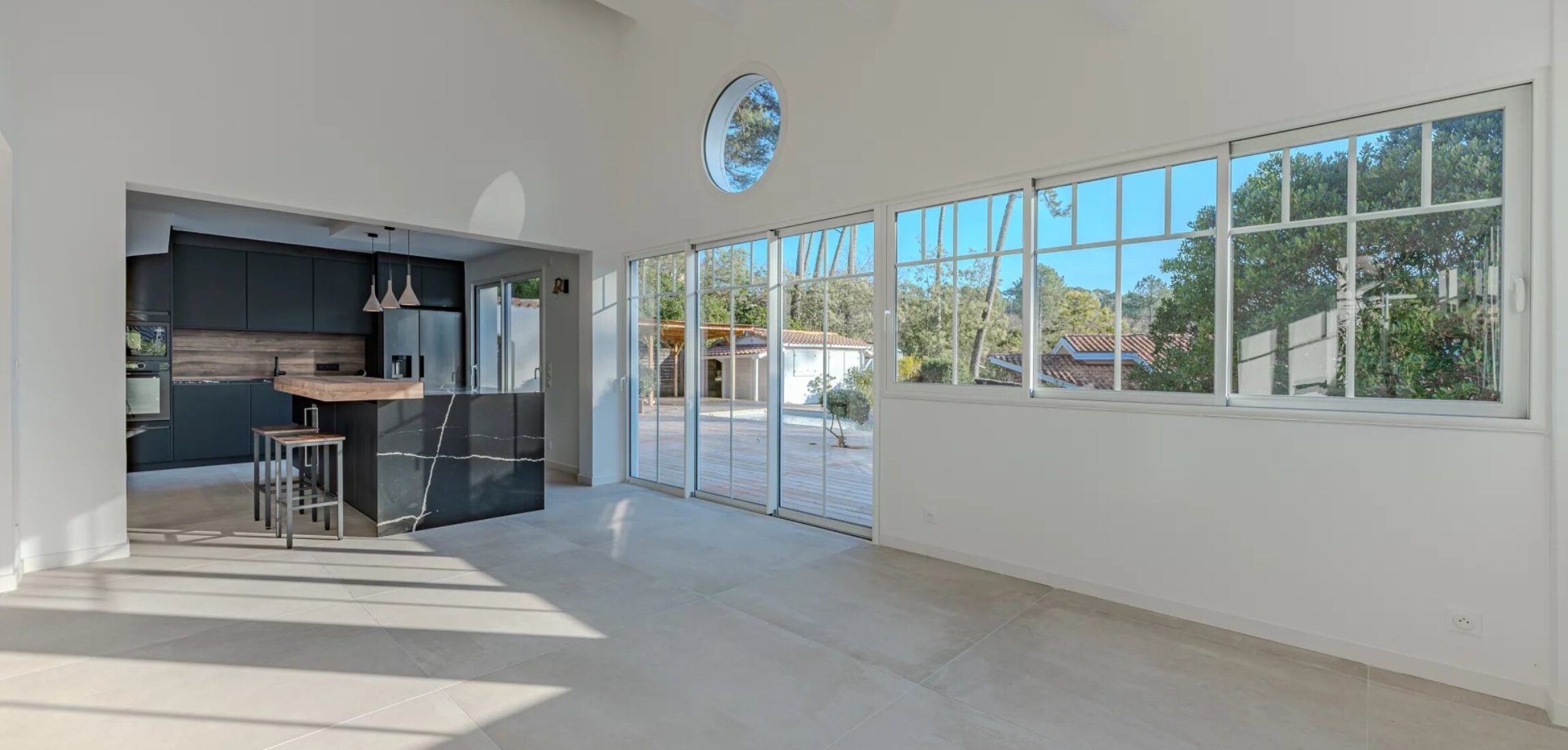 Dining area luxury villa arcachon