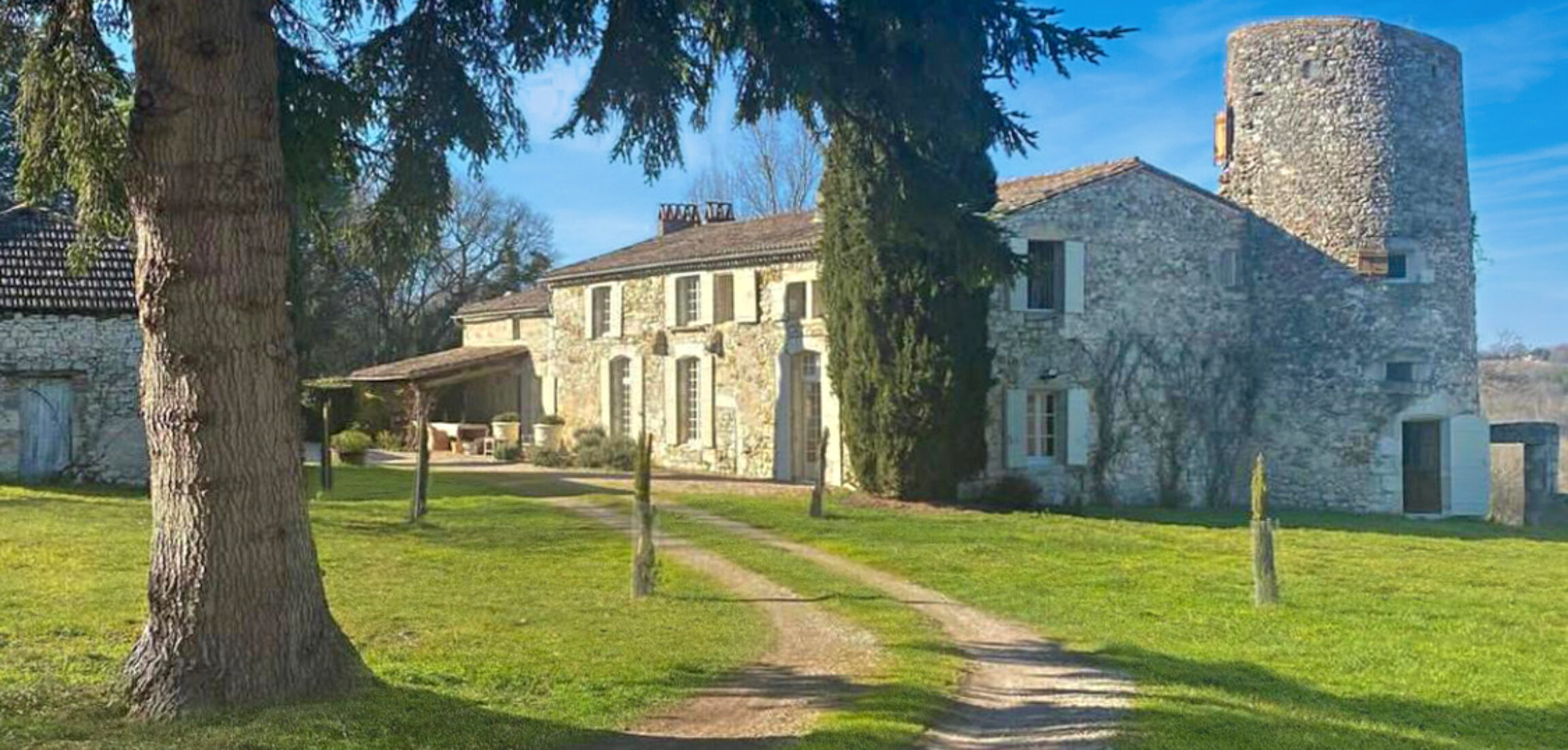 Historic Luxury Estate For Sale in the Bordeaux Countryside in Gironde, South-West France 11
