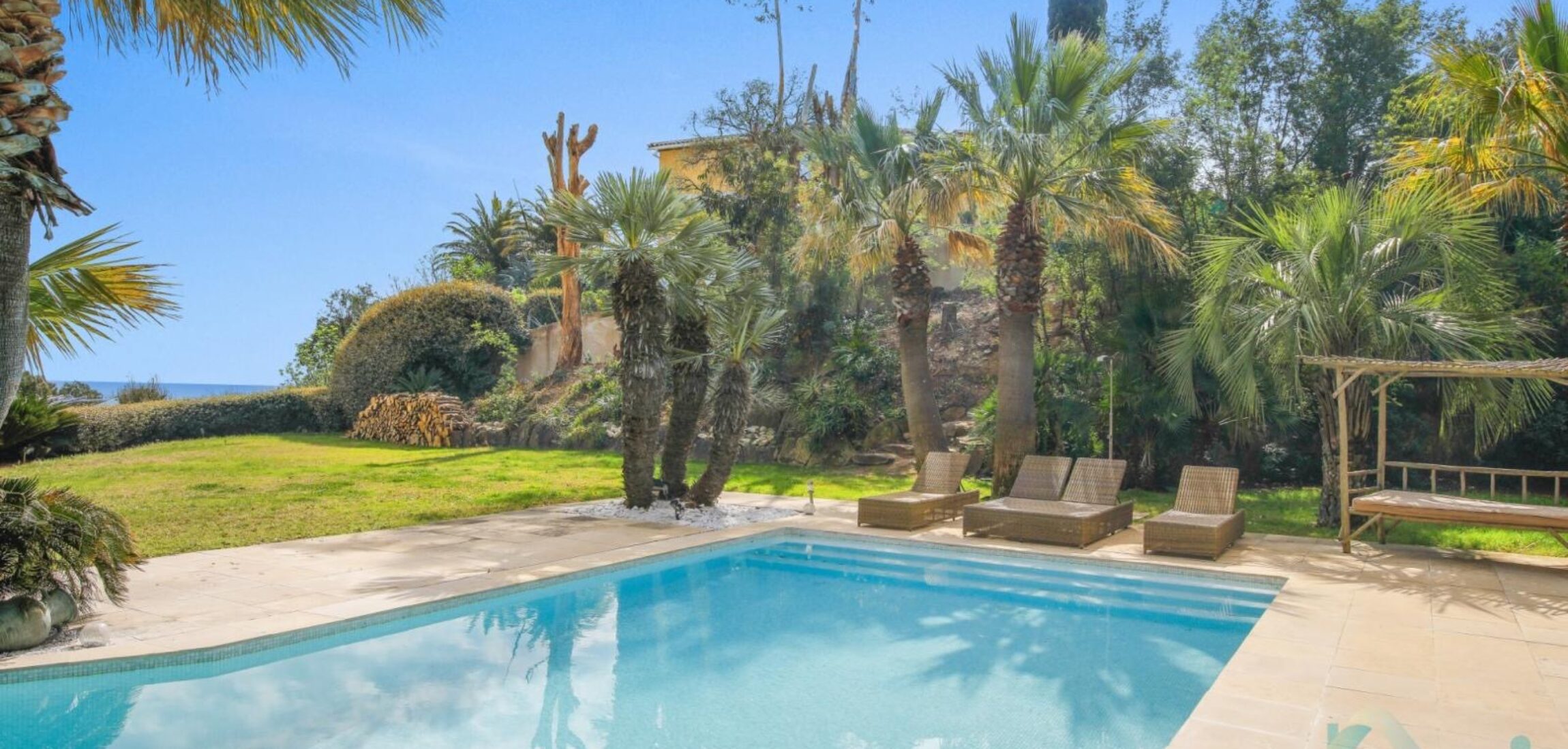 Luxury Villa for Sale Near St Tropez 1