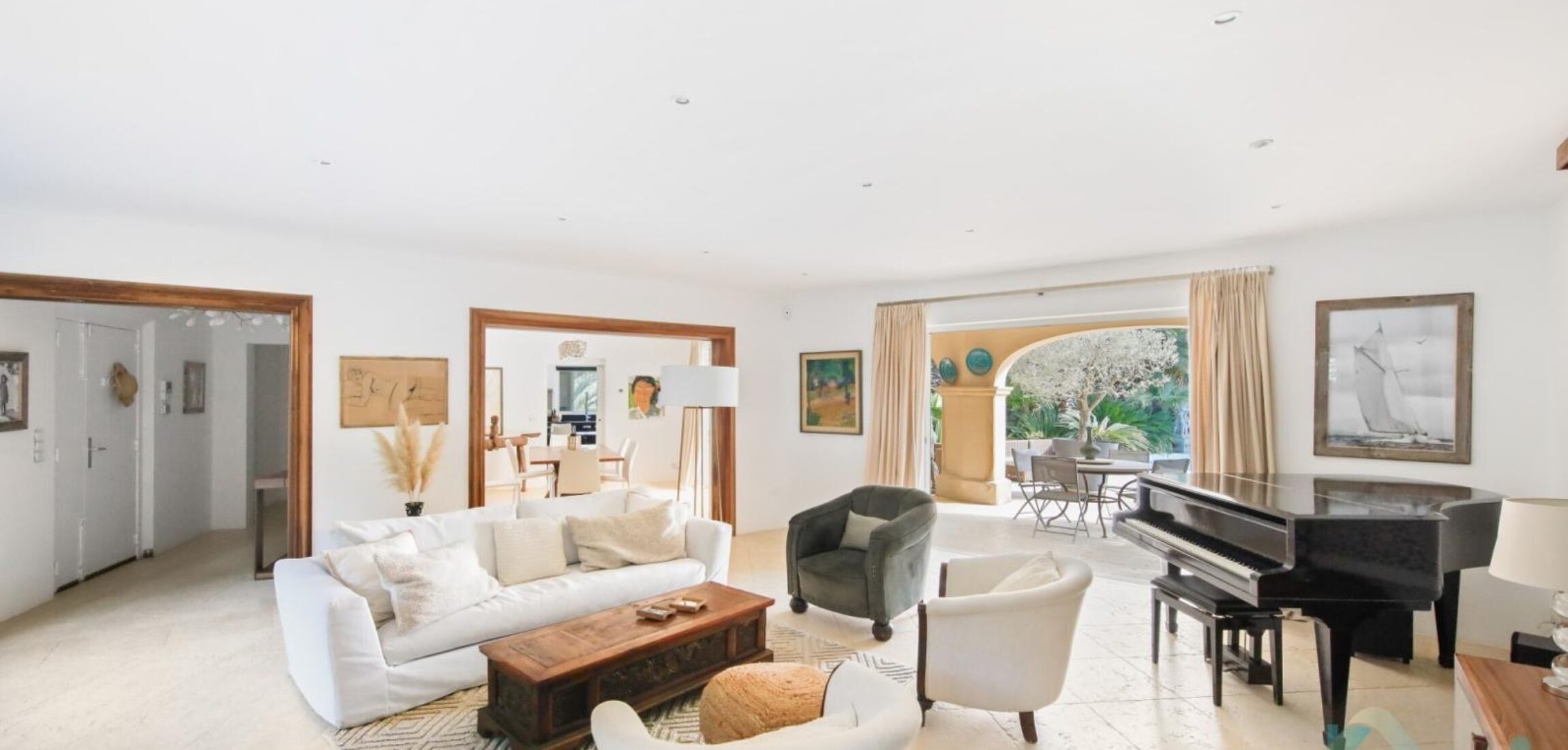 Luxury Villa for Sale Near St Tropez 4